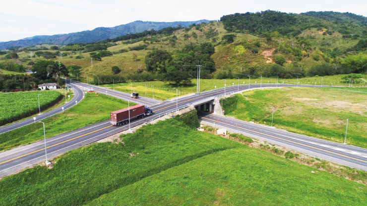 Gobierno entregó vía que mejora conexión entre Medellín, el Eje Cafetero y el Pacífico