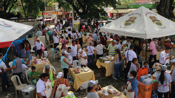 Autopista Río Magdalena, una concesión de la ANI, inauguró Merca Emprende, el primer mercado de emprendedores de la región