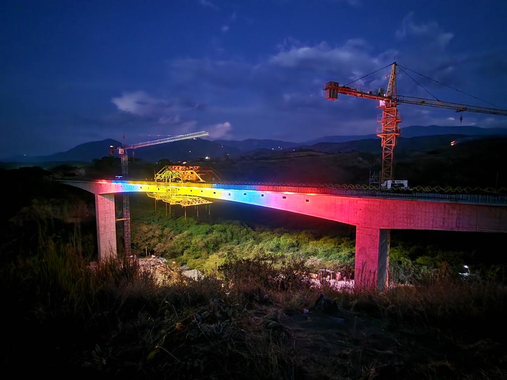 Puente Gigante 3 en el Huila logró la unión de sus dos extremos, gracias a la fundición de la dovela final 