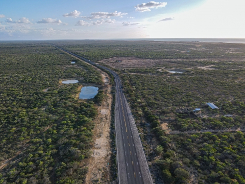 El Gobierno Nacional finalizó el mantenimiento de 285 km del corredor Santa Marta – Riohacha – Paraguachón, clave para la conectividad de la Costa Caribe