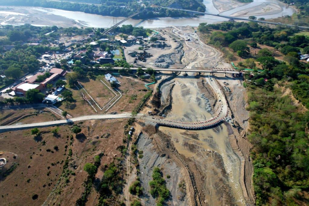 Entra en operación la vía provisional sobre el río Tonusco  