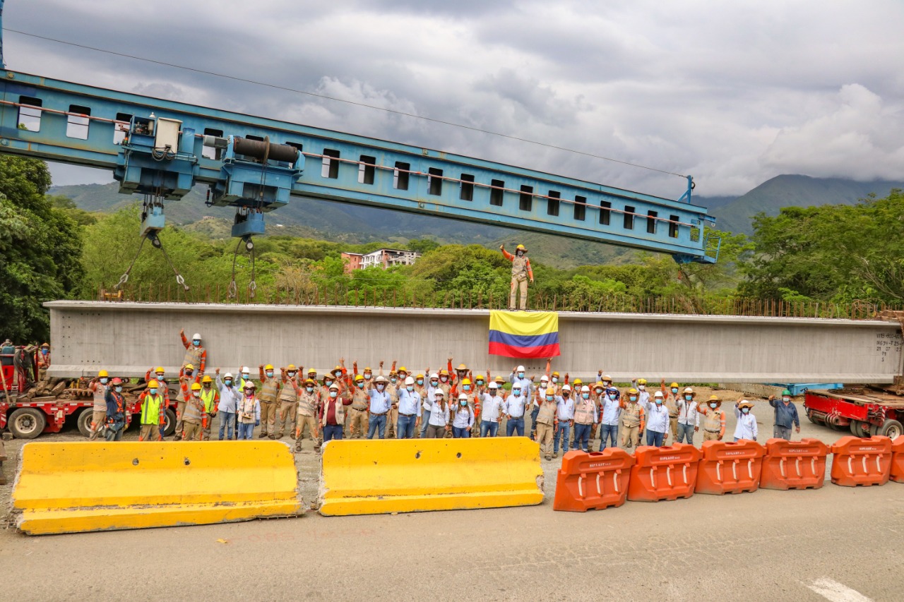 Mar 1 logró un nuevo hito al izar la última viga en los 44 puentes que se construyen en el occidente antioqueño bajo la tecnología de Lanzavigas: proceso único en Colombia