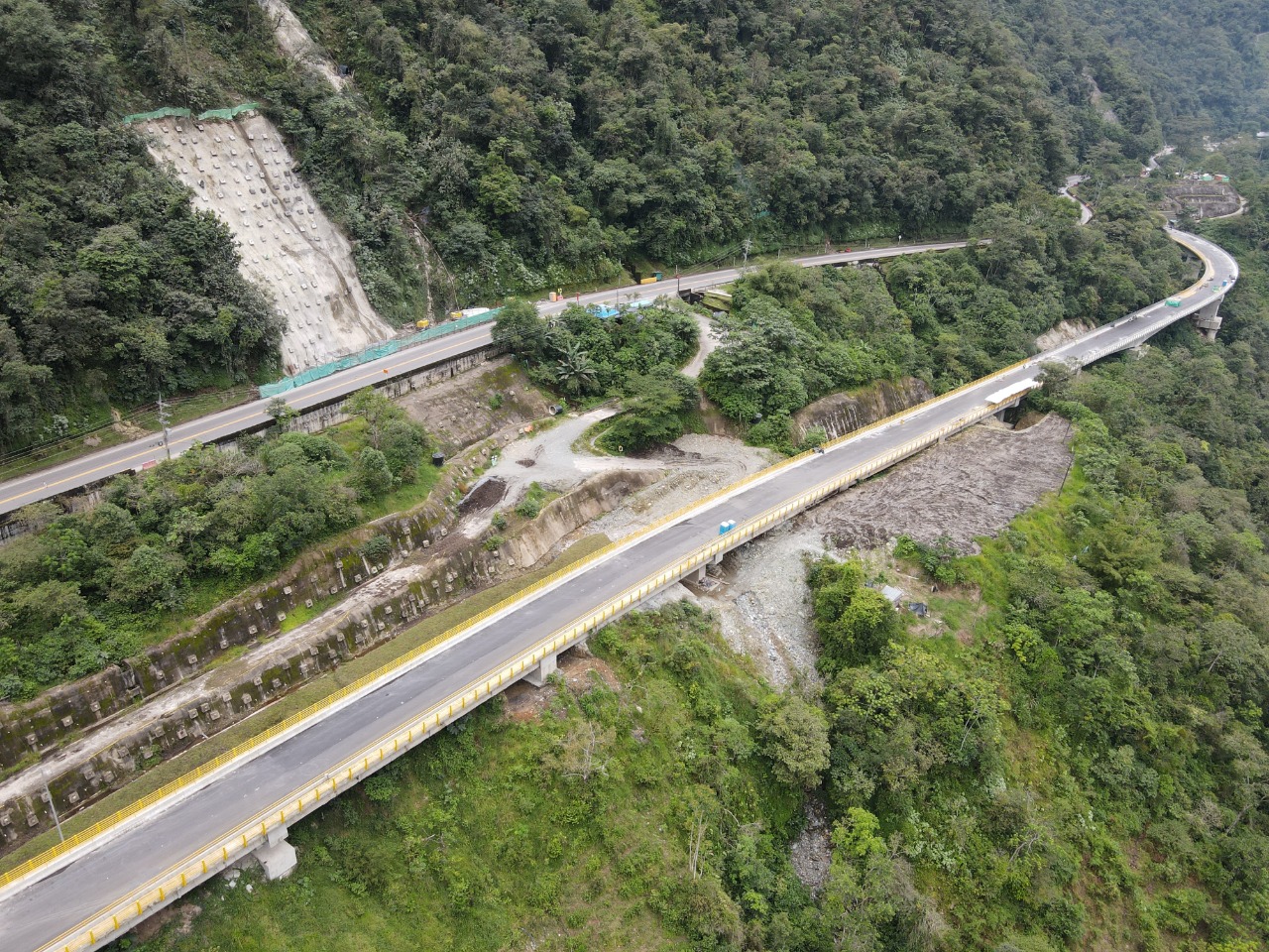 El puente Macalito en la vía al Llano tiene prevista su entrega a finales de 2021