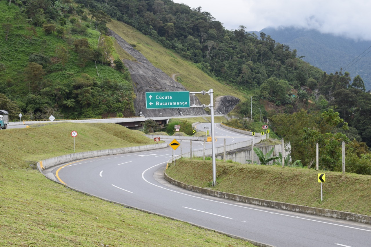 LA AGENCIA NACIONAL DE INFRAESTRUCTURA SANCIONA CON MILLONARIA MULTA AL CONCESIONARIO DEL PROYECTO VIAL BUCARAMANGA - PAMPLONA